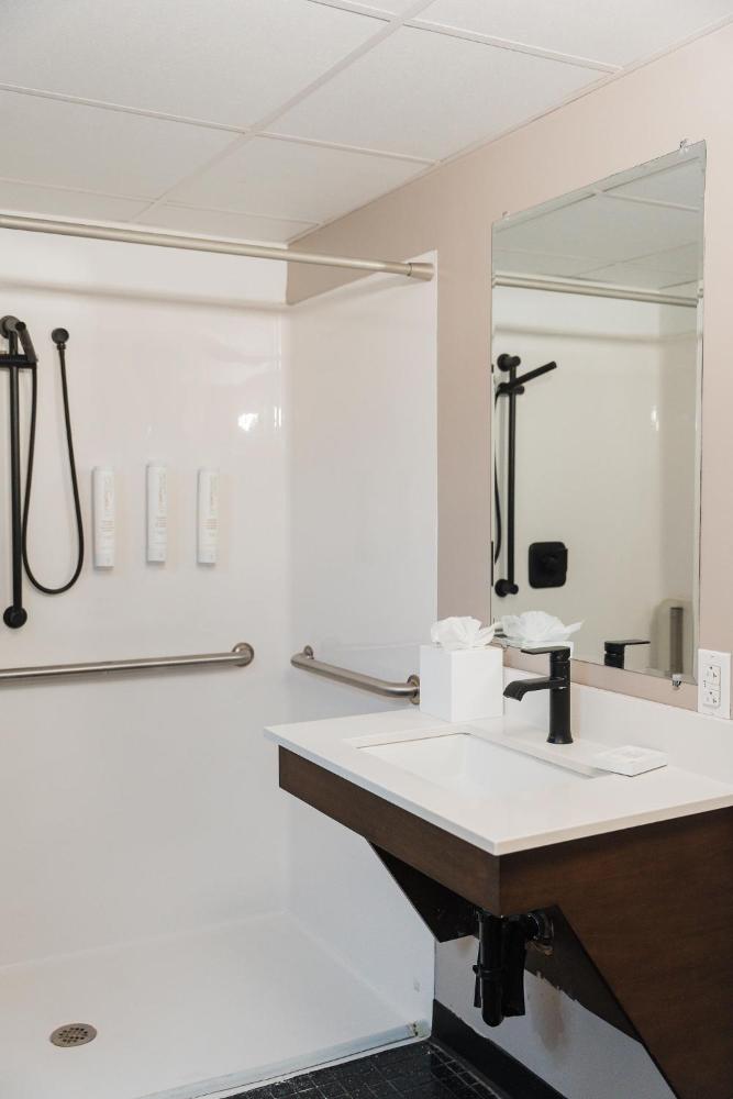 Double Room - Disability Access at Cartoon Network Hotel, photo 4